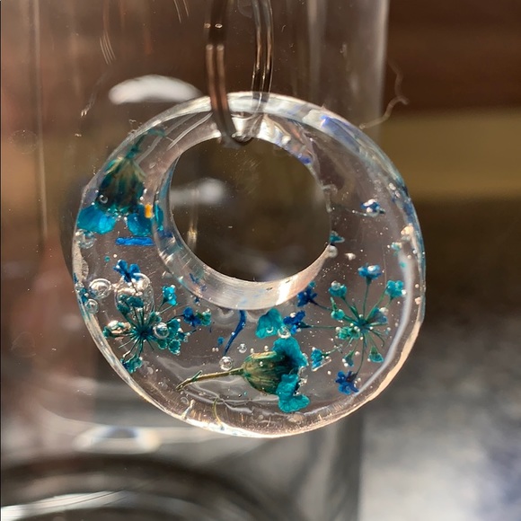 Clear acrylic charm - Picture 2 of 3